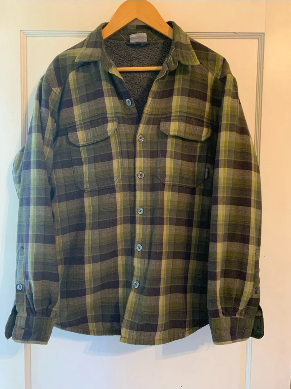 Columbia Men's Olive Green Button-Up Jacket Shirt
